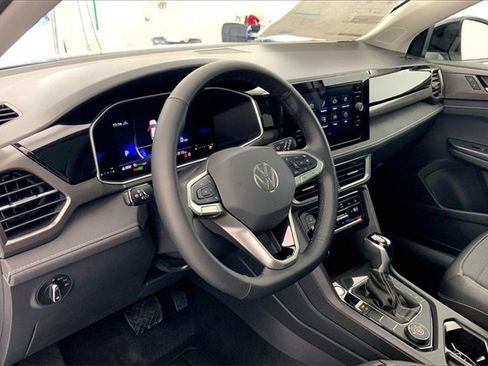 New 2026 Volkswagen Taos SE image 7