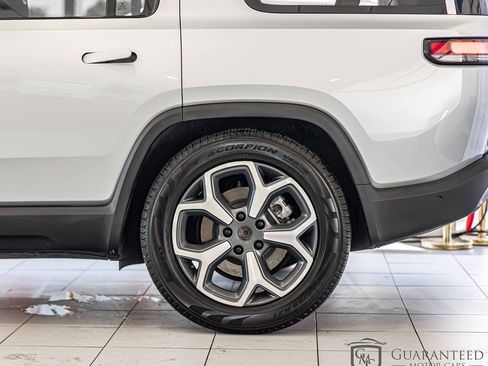 Used 2024 Rivian R1S Adventure image 9