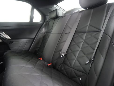 Used 2025 BMW 740i w/ Premium Package RWD image 16
