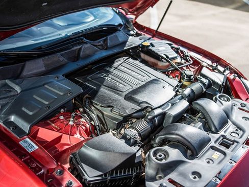 Used 2012 Jaguar XJ image 17