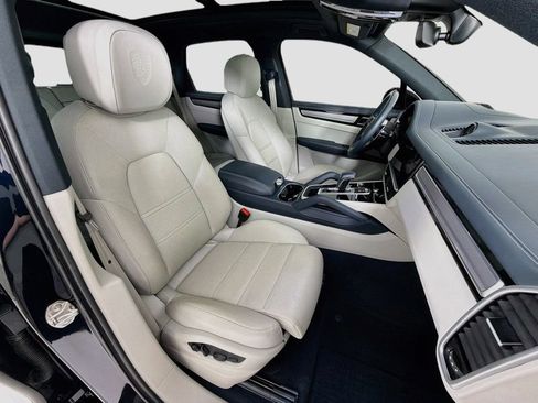 Certified 2023 Porsche Cayenne AWD/4WD image 30