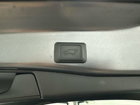 Used 2019 Toyota RAV4 XLE Premium image 15