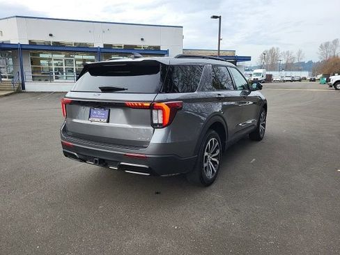 Certified 2025 Ford Explorer ST-Line image 8