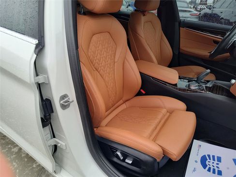 Used 2022 BMW 540i w/ Premium Package image 21