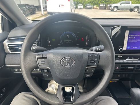 Used 2025 Toyota Camry LE FWD image 12