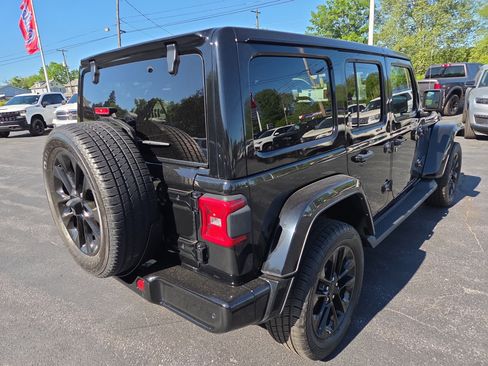 Used 2021 Jeep Wrangler Unlimited Sahara AWD/4WD image 4