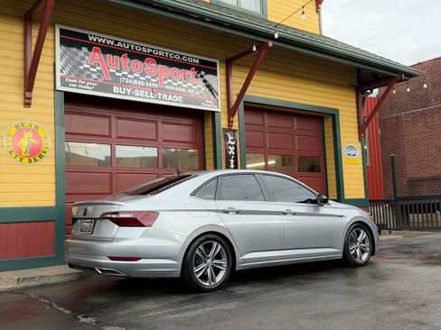 Used 2020 Volkswagen Jetta R-Line w/ R-Line Cold Weather Package image 4