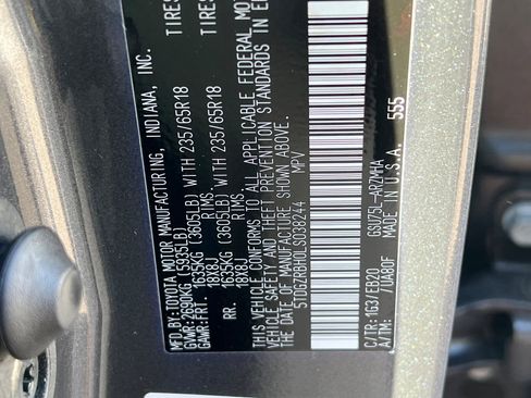 Used 2020 Toyota Highlander XLE image 26