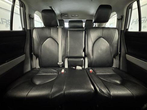 Used 2023 Toyota Highlander LE AWD/4WD image 42