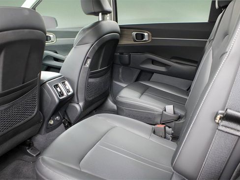 Used 2023 Kia Sorento EX w/ Panoramic Sunroof Package image 12