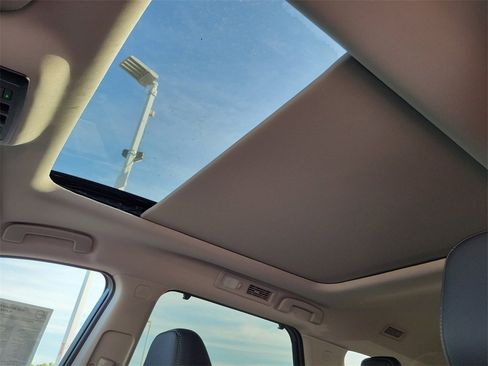 New 2025 Nissan Pathfinder Platinum image 14