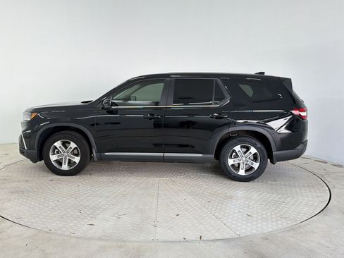 Used 2025 Honda Pilot EX-L image 2