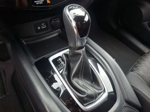 Used 2018 Nissan Rogue S AWD/4WD image 14