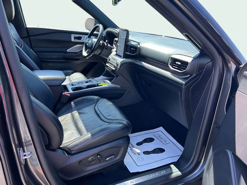Used 2020 Ford Explorer Platinum w/ Premium Technology Package AWD/4WD image 23