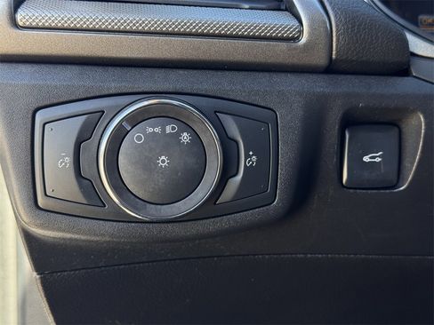 Used 2018 Ford Fusion SE w/ Fusion SE Technology Package image 22