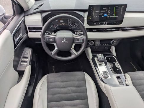 Used 2025 Mitsubishi Outlander SE FWD image 26