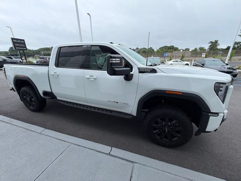 Used 2024 GMC Sierra 2500 AT4 w/ AT4 Preferred Package AWD/4WD image 3