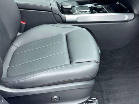 Used 2023 Mercedes-Benz GLB 250 4MATIC w/ Premium Package image 49