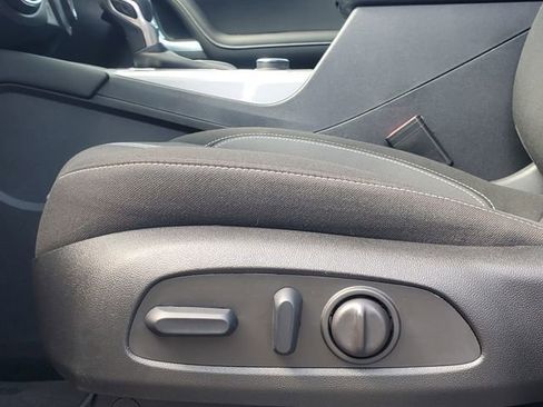 Used 2025 Chevrolet Blazer LT image 6