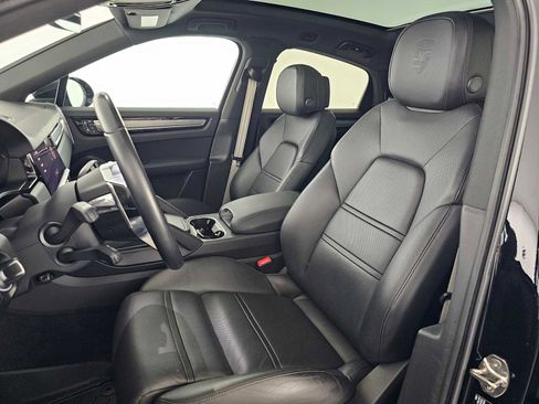 Used 2023 Porsche Cayenne Platinum Edition image 21