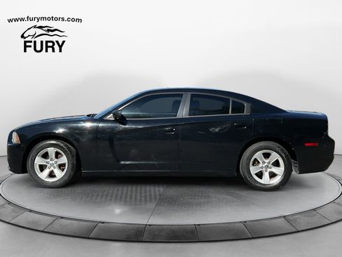 Used 2014 Dodge Charger SE RWD image 6