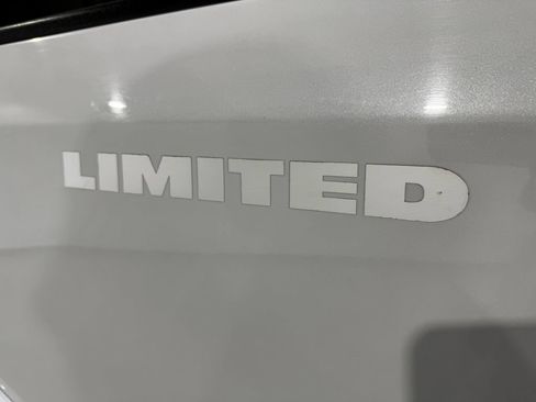 Used 2022 RAM 1500 Limited w/ Body-Colour Bumper Group AWD/4WD image 35