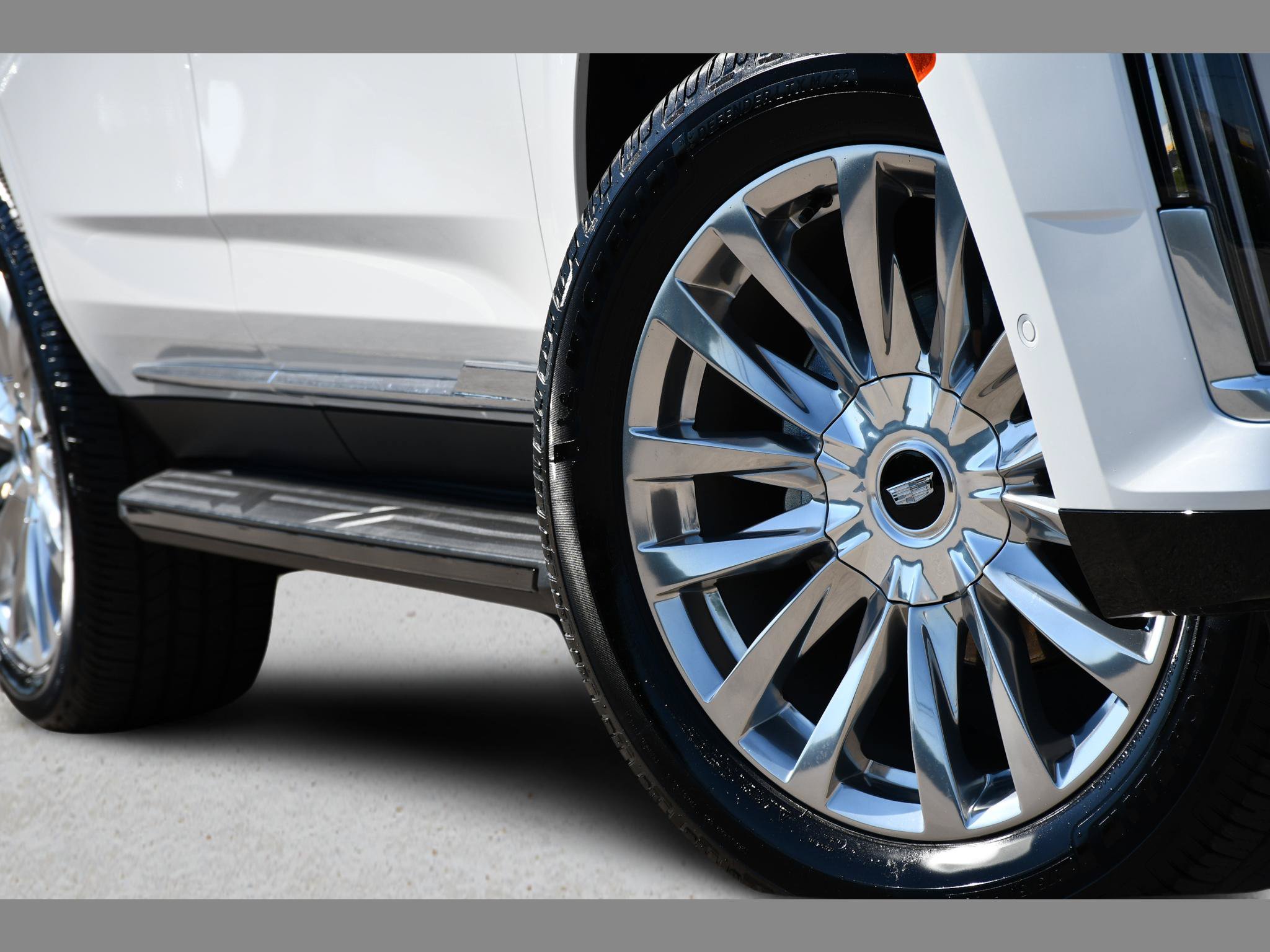 Used 2021 Cadillac Escalade Premium Luxury AWD/4WD image 11