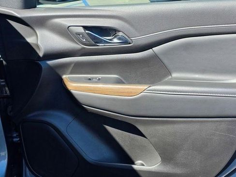 Certified 2023 GMC Acadia SLE image 25