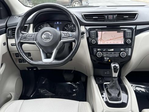 Used 2022 Nissan Rogue Sport SL w/ Premium Package image 8