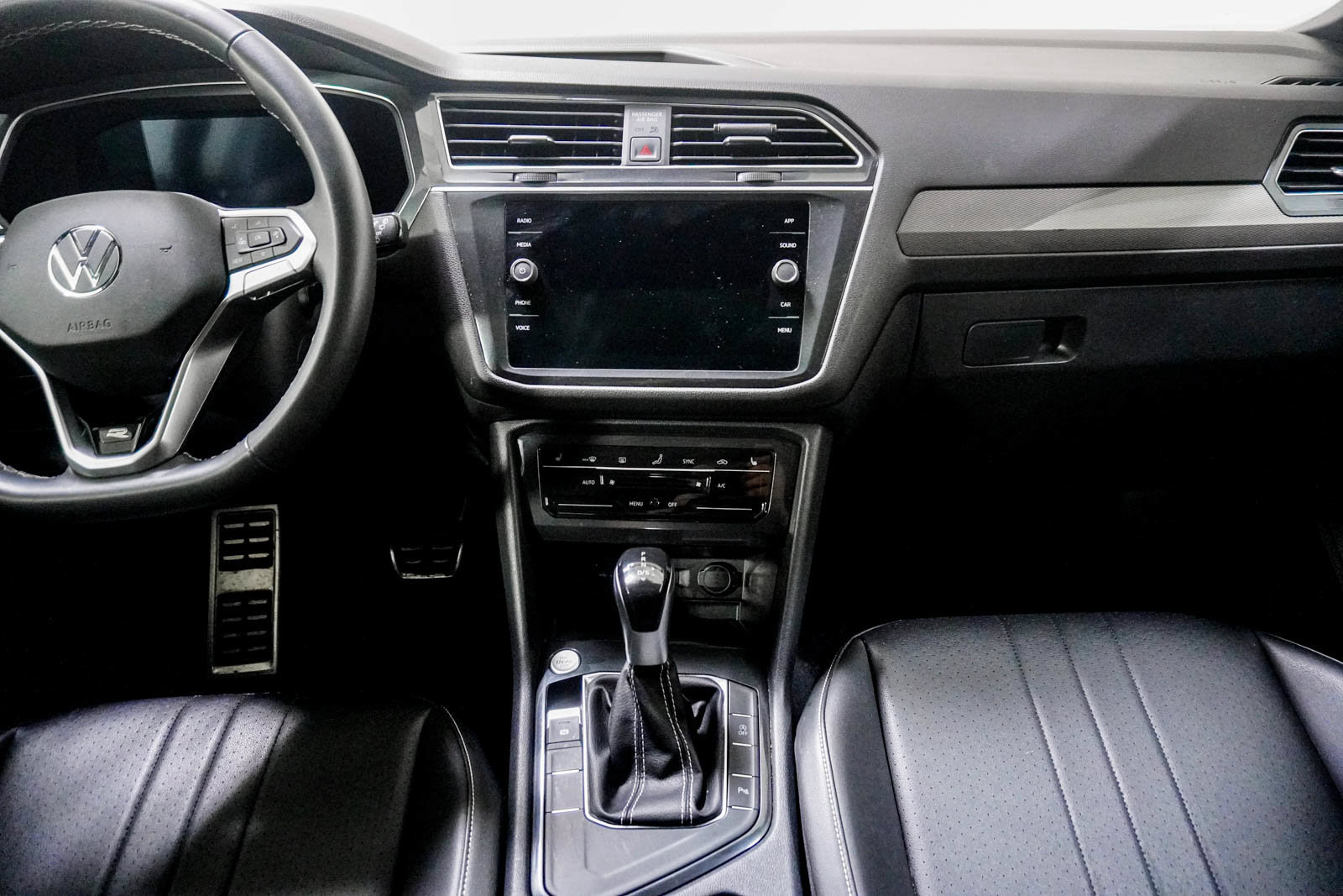 Used 2023 Volkswagen Tiguan SE R-Line FWD image 22