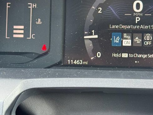 Used 2025 Toyota Tacoma SR5 AWD/4WD image 29