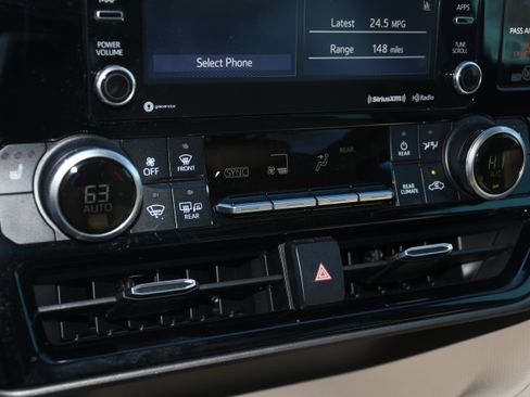 Certified 2020 Toyota Highlander XLE image 15