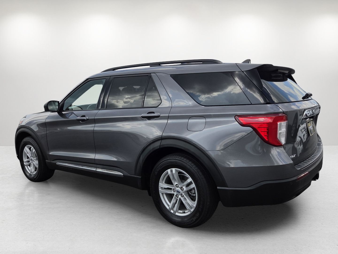 Used 2021 Ford Explorer XLT w/ Class III Trailer Tow Package RWD image 7