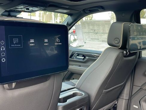 New 2026 GMC Yukon XL Elevation w/ Elevation Premium Package AWD/4WD image 19