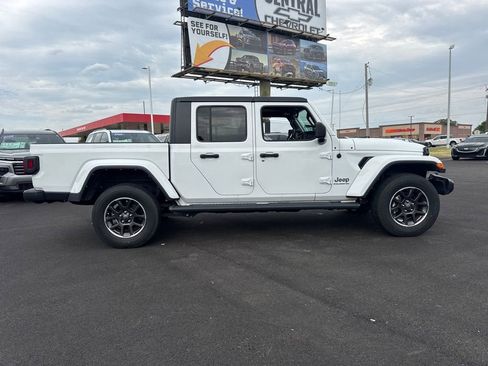 Used 2023 Jeep Gladiator Overland w/ Cold Weather Group AWD/4WD image 7