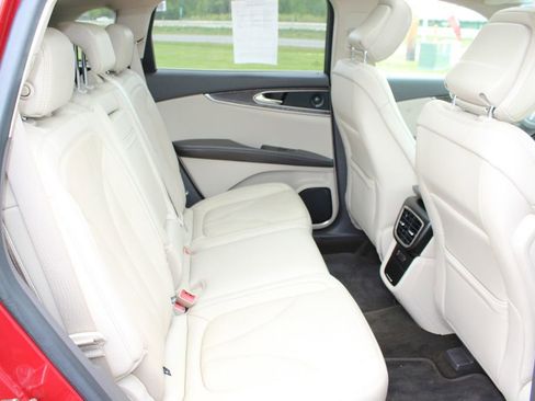 Used 2020 Lincoln Nautilus Reserve FWD image 17