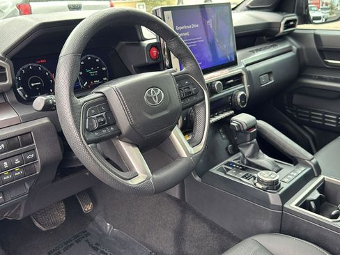 Certified 2025 Toyota Tacoma TRD Off-Road image 20