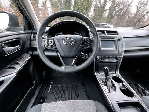 Used 2017 Toyota Camry LE image 6