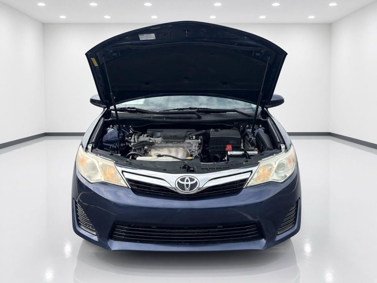 Used 2014 Toyota Camry LE FWD image 9