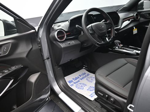 New 2026 Chevrolet Trax RS w/ Sunroof Package FWD image 9