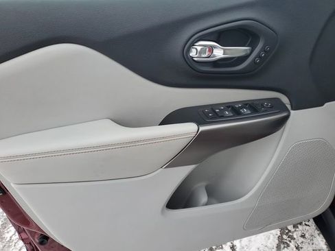 Certified 2019 Jeep Cherokee Limited w/ Luxury Group image 10