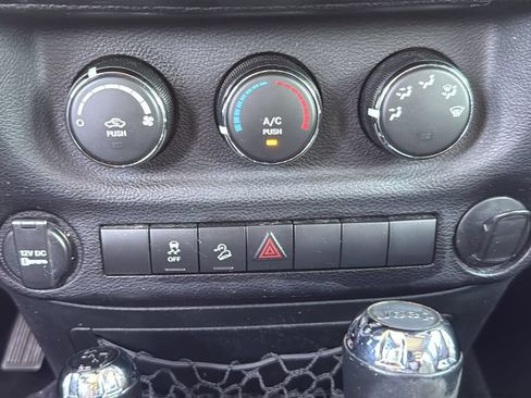 Used 2017 Jeep Wrangler Unlimited Sport w/ Connectivity Group AWD/4WD image 32