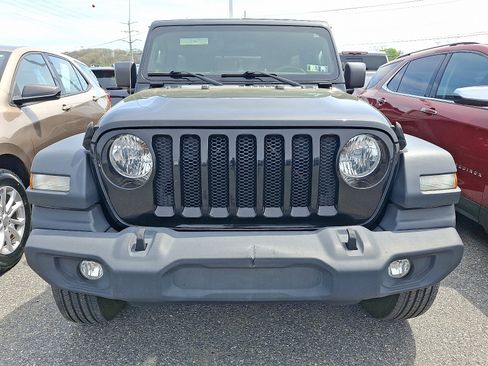 Used 2018 Jeep Wrangler Unlimited Sport image 2
