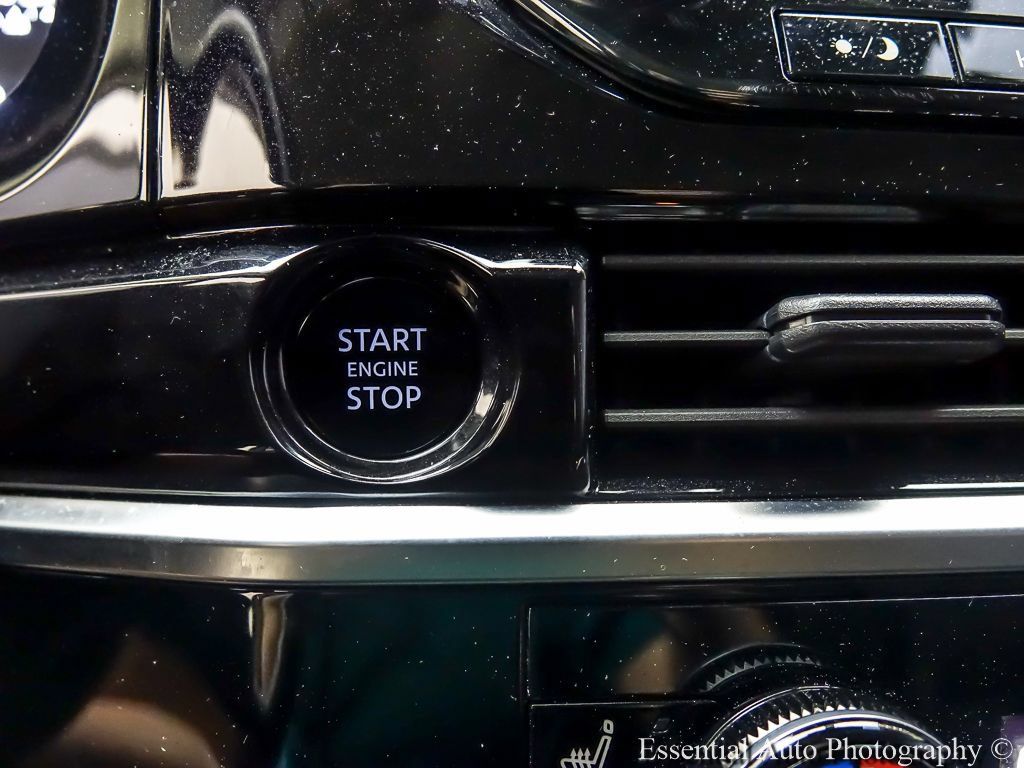 Used 2025 Nissan Pathfinder SL AWD/4WD image 15