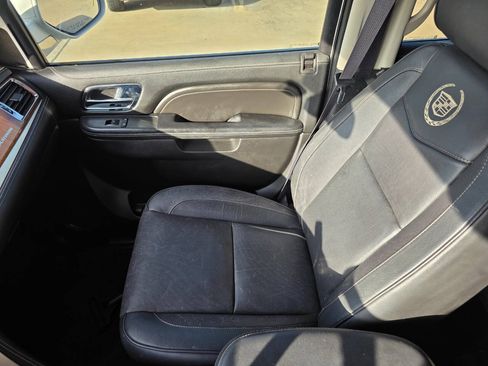 Used 2012 Cadillac Escalade Platinum RWD image 12