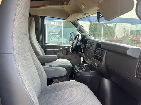 Used 2022 Chevrolet Express 3500 w/ Power Convenience Package RWD image 10