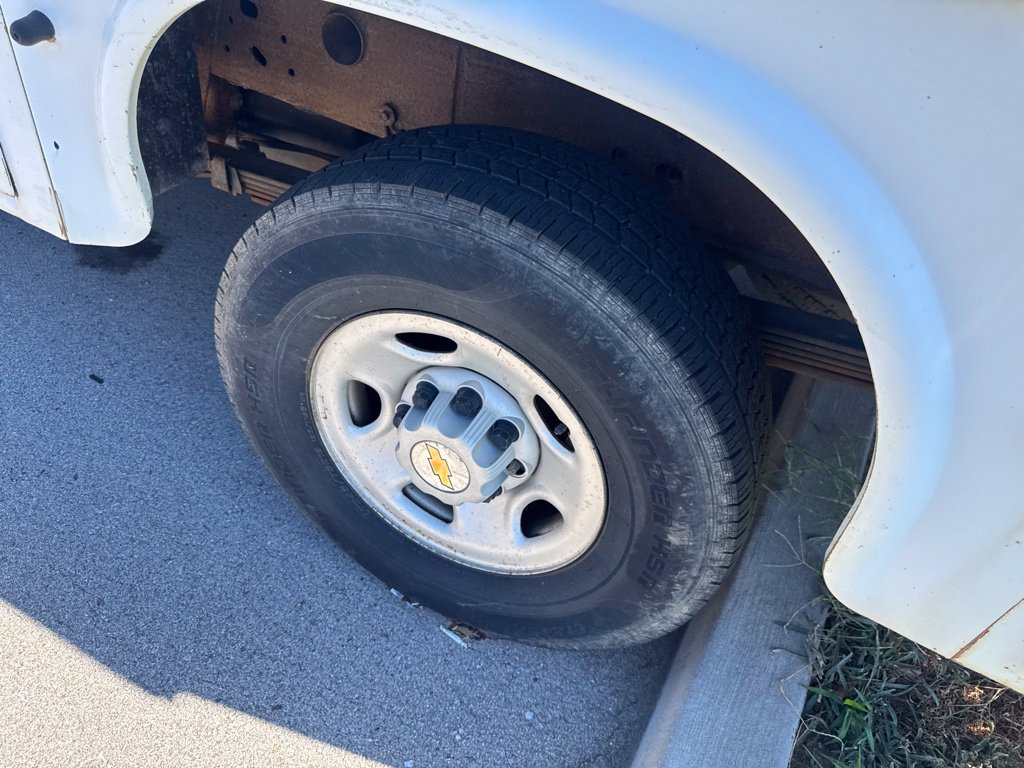 Used 2005 Chevrolet Silverado 2500 W/T w/ Skid Plate Package AWD/4WD image 8