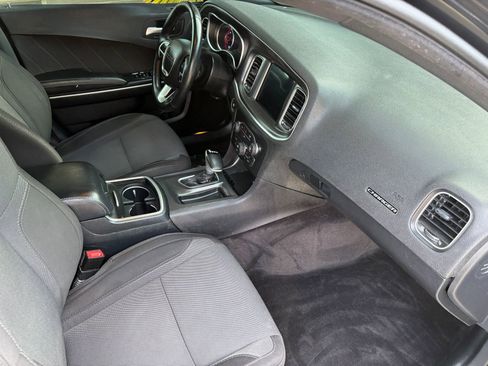 Used 2017 Dodge Charger SXT w/ Navigation & Travel Group image 23