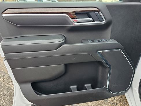 Certified 2025 GMC Sierra 1500 SLE w/ Preferred Package image 11