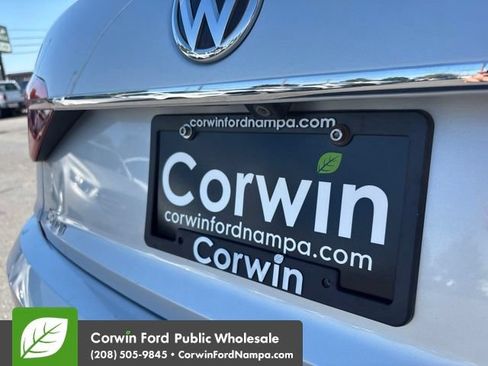 Used 2018 Volkswagen Passat 2.0T SE w/ SE Lighting Package FWD image 11